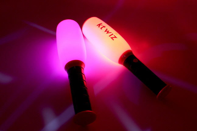 [사진1]ktwiz무선응원봉＇비트배트＇사진 (1)