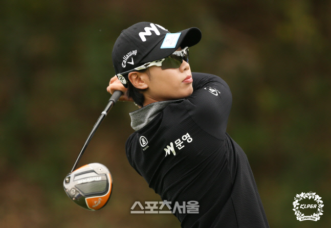 안나린 4번홀 드라이버 티샷 날리고 있다