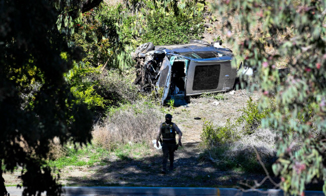 "우즈 교통사고 원인은 시속72km의 굽은도로에서 131km로 과속"