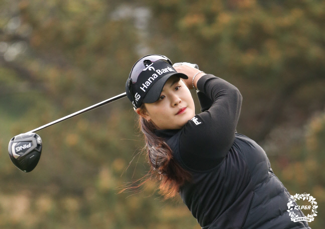 김희준 1번홀 티샷 날리고 있다 (1)