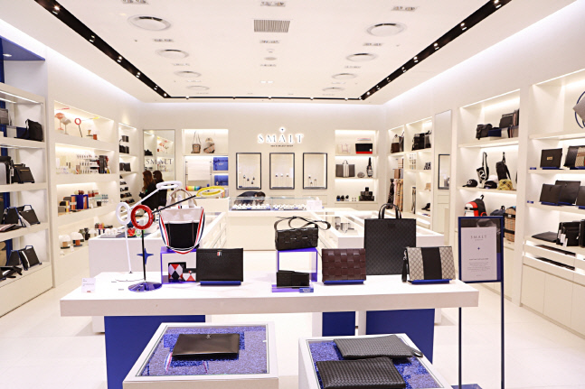 '2030 남성 명품족 겨냥' 롯데百, 스말트 매장 본격 확대