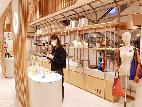 롯데百 강남점 '에스 스토어' 전개 "예술작품 구경하고 구매까지"