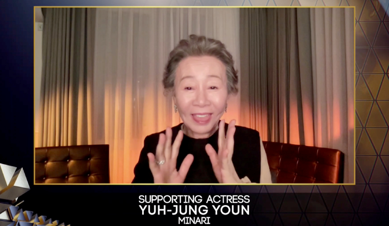 윤여정, "오스카시상식 가려는데 아들이 증오범죄 걱정해"