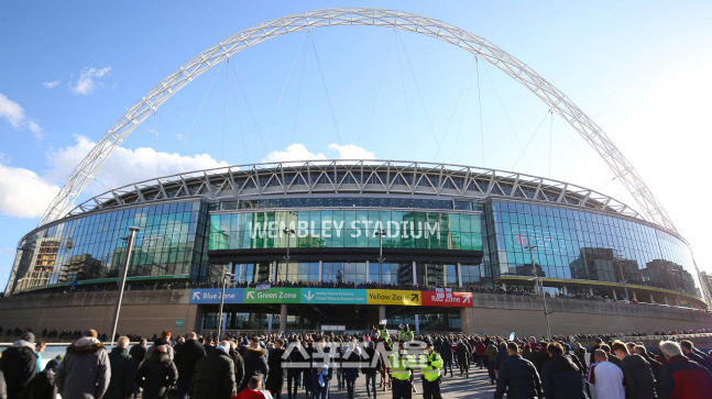 잉글랜드 리그컵 결승전에 양팀 응원단 입장 첫 허용