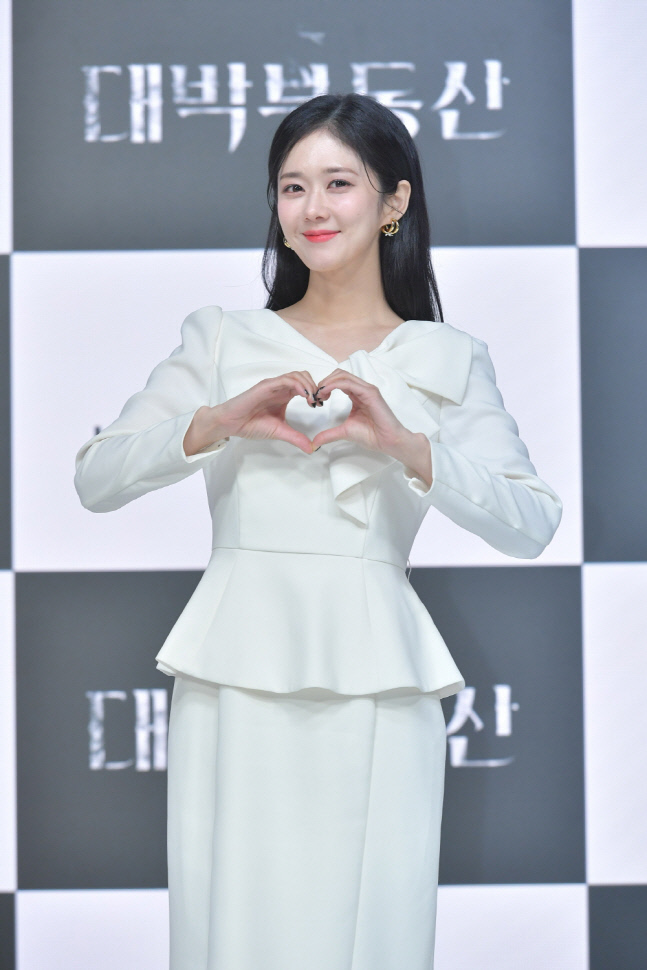 '대박부동산' 장나라 "시니컬한 면 多…눈 치켜뜨는 연습해"