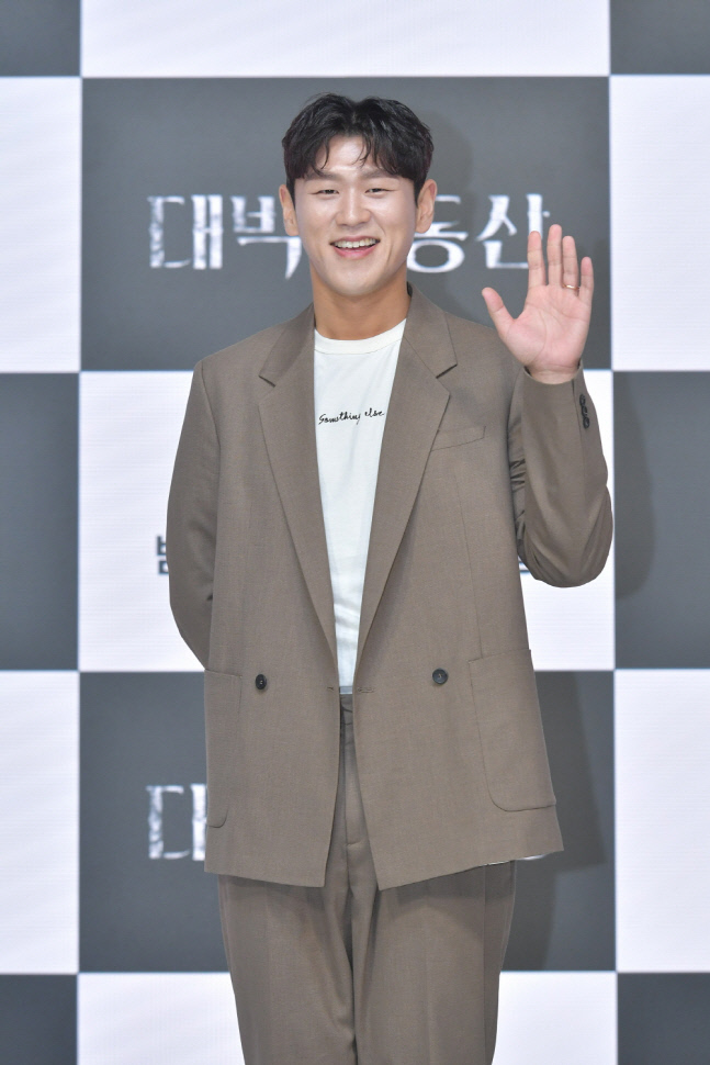 '대박부동산' 강홍석 "정용화와 너무 잘 맞아…내가 씨앤블루인가 생각도"