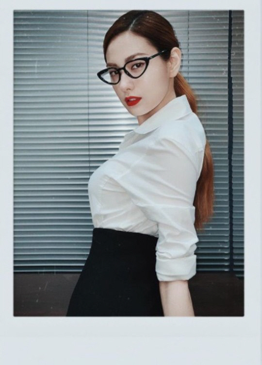 나나, 男心 사로잡은 치명적인 오피스룩의 정석[★SNS]