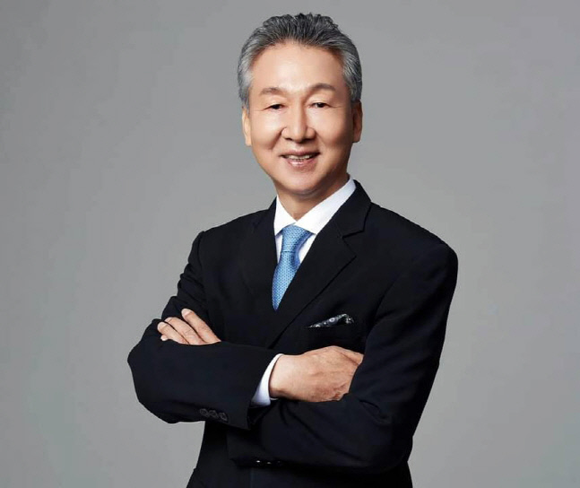 두산그룹 본부장 출신 신섭, 83세의 나이로 시니어 모델로 활동해