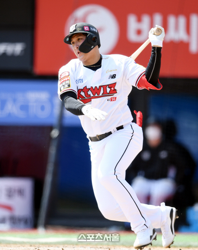 [포토] 황재균, 1회 1점 보태는 적시타