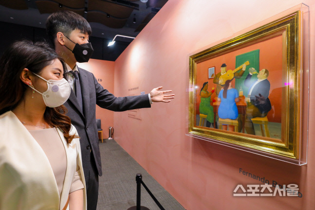 [포토] 현대百 무역센터점, 해외 유명 작가 작품 선봬