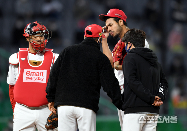 고전하는 외인투수, 뚝 떨어진 QS 비율과 늘어난 경기 시간[SS시선]
