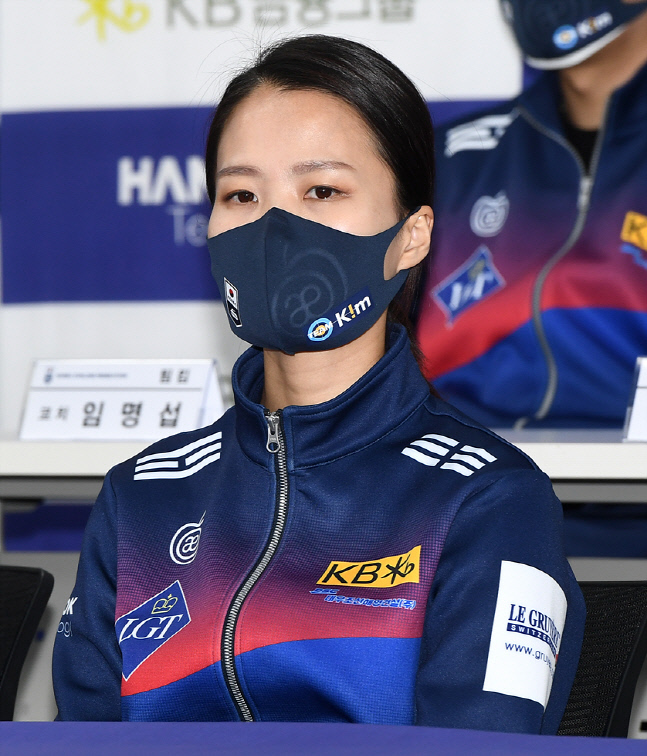 "엄마 선수로 본보기 되고파"…안경선배 김은정, 세계대회 복귀! 컬링인생 제2막 연다 [현장스케치]