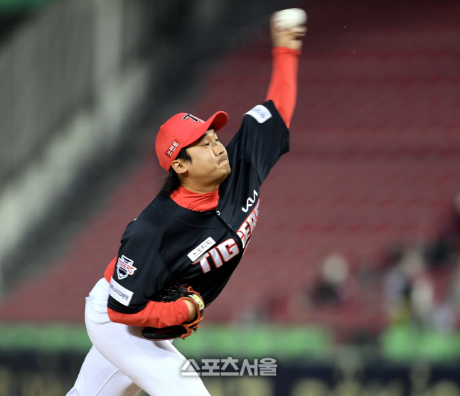 [포토] 역투하는 KIA 이준영