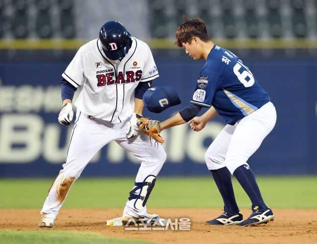 [포토]NC 최정원, 모자도 함께 태그!