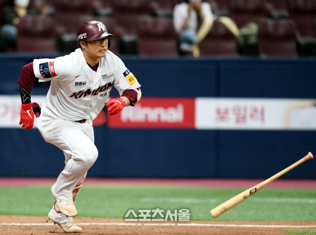 [포토] 이지영, 8회 다시 앞서가는 적시타