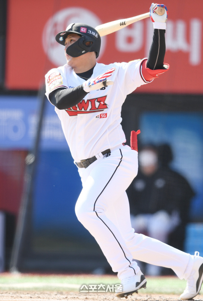 'KT 비상사태' 황재균의 두달 공백, 누가 기회를 잡을까