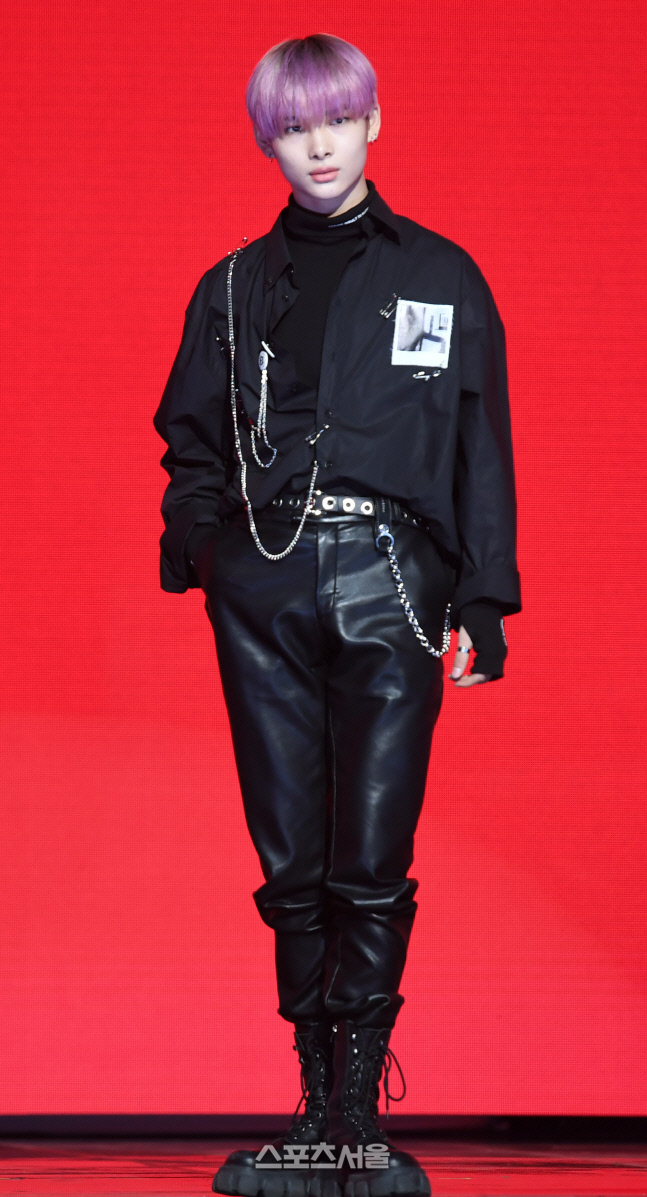 [포토] 엔하이픈 니키 \'상남자 눈빛\'