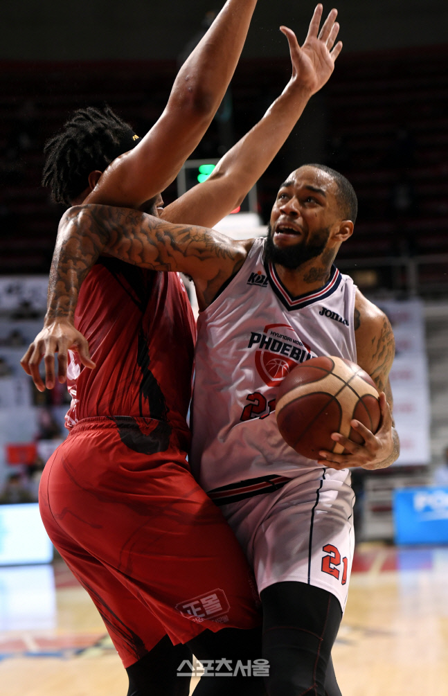 [포토] 숀롱 '과감한 몸싸움'