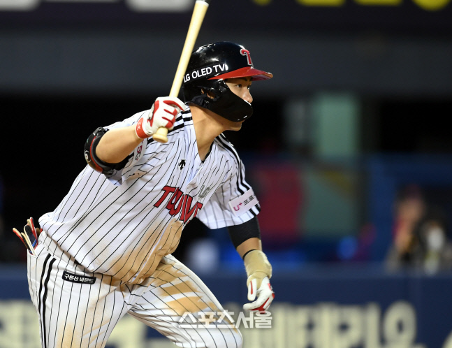 [포토] 홍창기 \'2점 뽑는 적시타\'