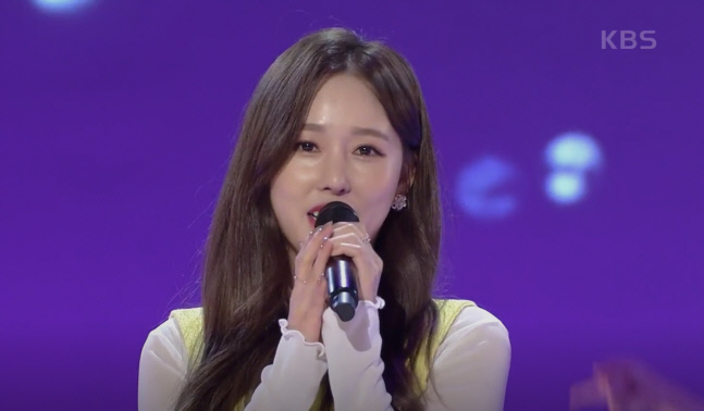 권민정 사진2[출처_KBS 가요무대 캡쳐]