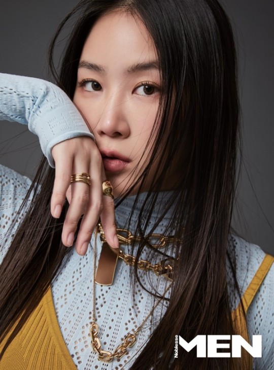 소유, 군살無 뒤태 "타고난 몸매? 난 노력형"[★화보]