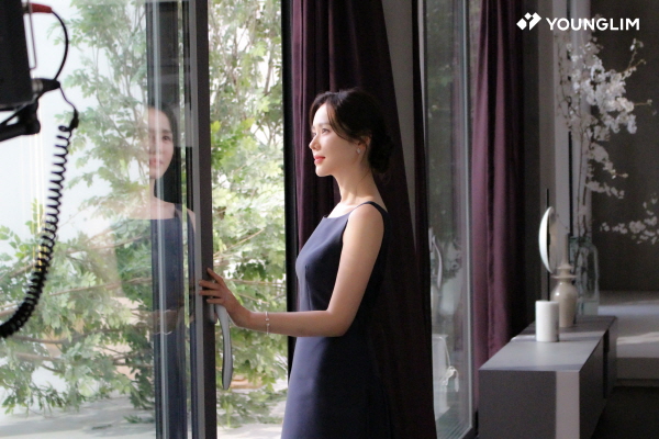 “오늘도 리즈” 손예진, 세련미 넘치는 인테리어 브랜드 ‘영림’ 광고 촬영 현장 공개
