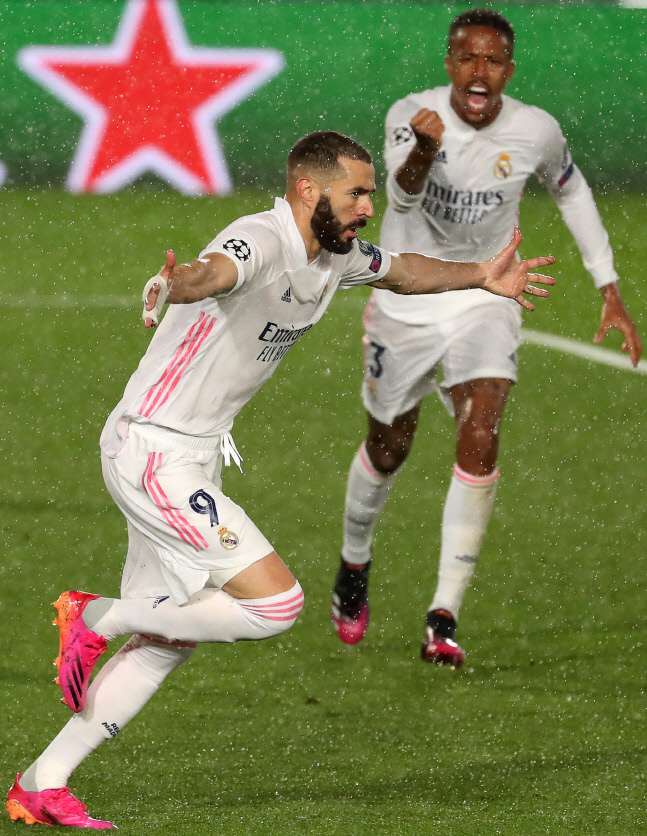 벤제마의 골 세리머니