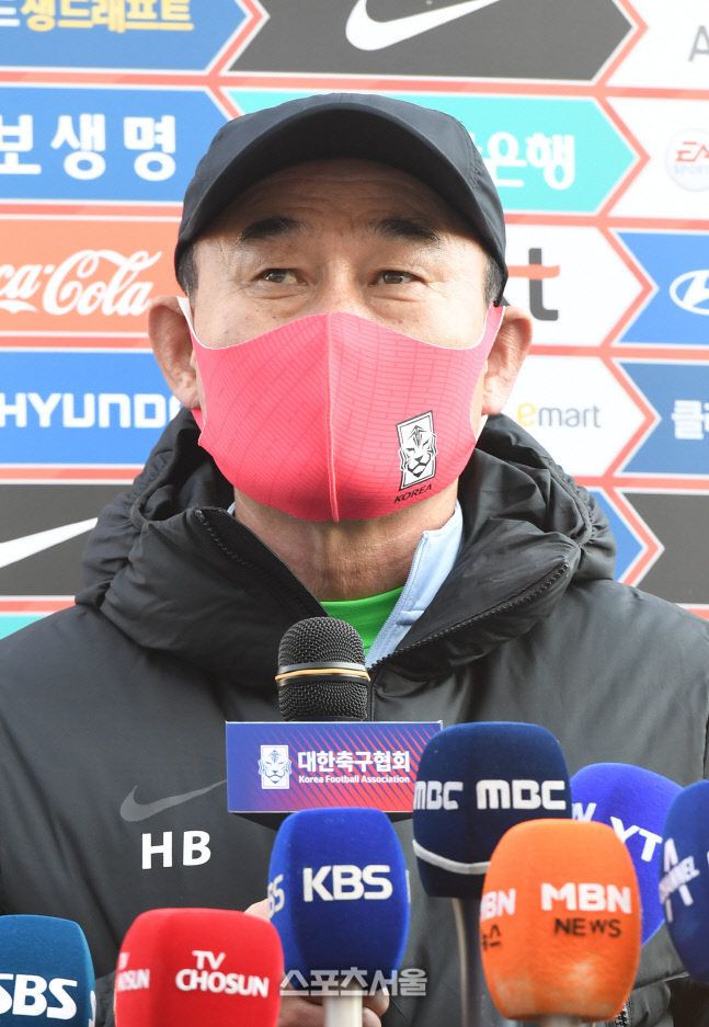 "부르면 간다" 황의조 발언에…학범슨 "고마운 마음이나 어떻게 될지 몰라" [현장코멘트]