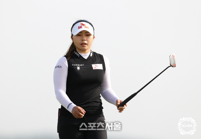 크리스F&C KLPGA 챔피언십 1R 김지영2 18번홀 버디 홀아웃 (2)