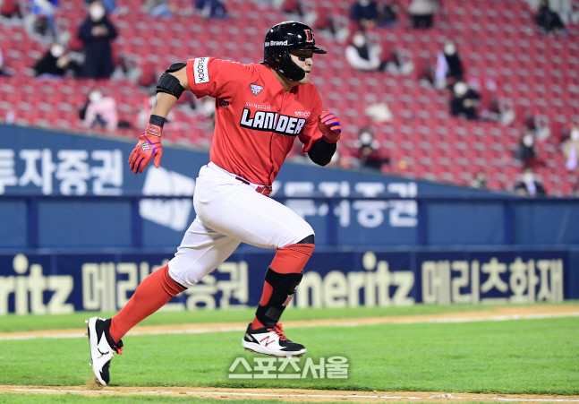 [포토] 추신수 \'번트 후 전력 질주\'
