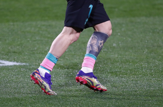 펠레 넘은 메시 축구화의 가치는? 1억9000만원에 팔려