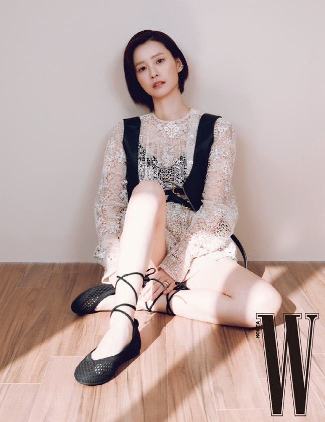 정유미, 가녀린 몸매로 다채로운 매력[★화보]