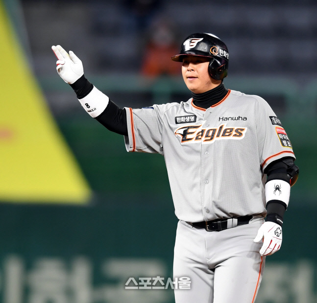 [포토] 노시환 \'6회 1점 추가하는 2루타\'