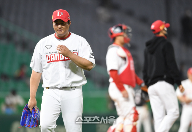 S존 핑계 이전에 스트라이크부터 던져야[장강훈의 액션피치]