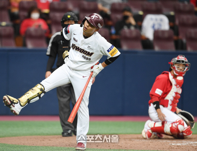 [포토] 송우현 \'스트라이크 아닌거 같은데\'