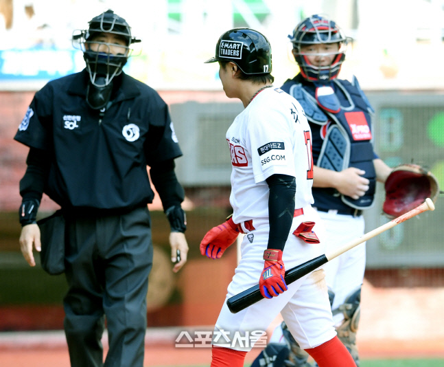 [포토] SSG 추신수, 삼진...이라니?