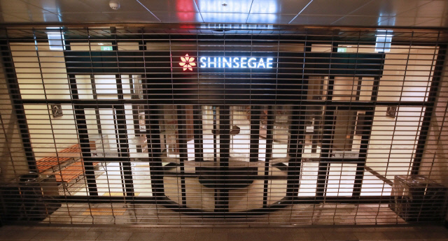 롯데 본점 이어 신세계 강남점도…백화점 관련 코로나19 확진자 속출