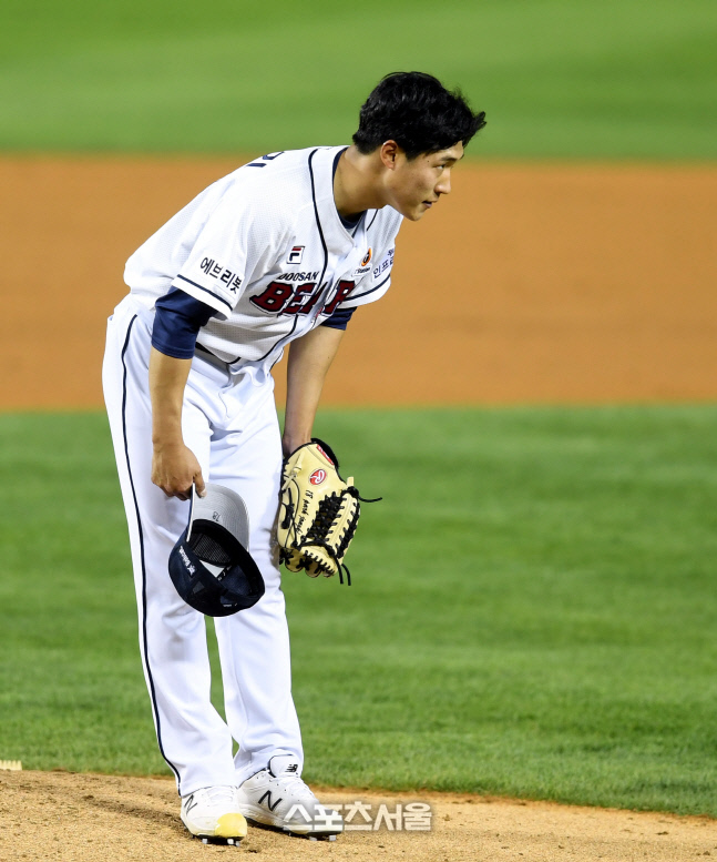 [포토] 채은성 사구에 사과하는 박종기