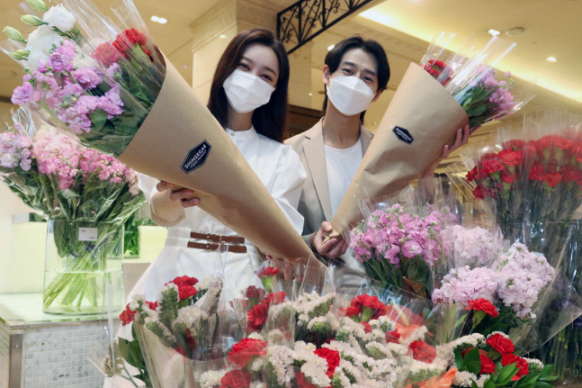 [포토] 신세계百 화훼 농가 돕기 나선다