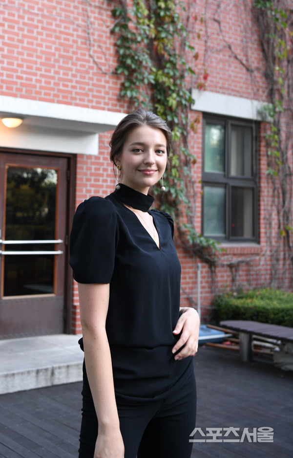 안젤리나, 5인 이상 집합금지 위반 해명 "4명이서 식사·게임해"