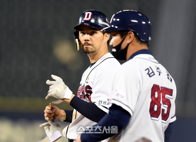 [포토] 2타점 적시타 오재원 '시크하게'