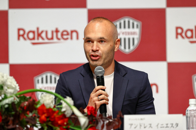 200억 연봉삭감에 동의한 이니에스타 "비셀 고베에 진심 느꼈다"