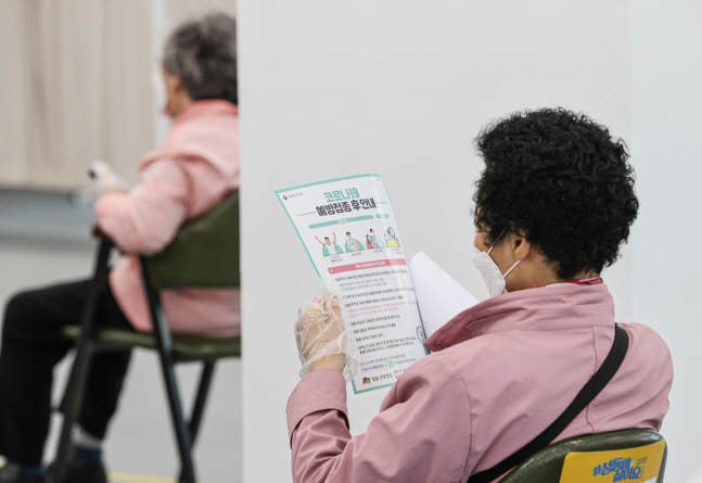 백신접종 후 이상반응 409건 증가…사망신고 3명 추가