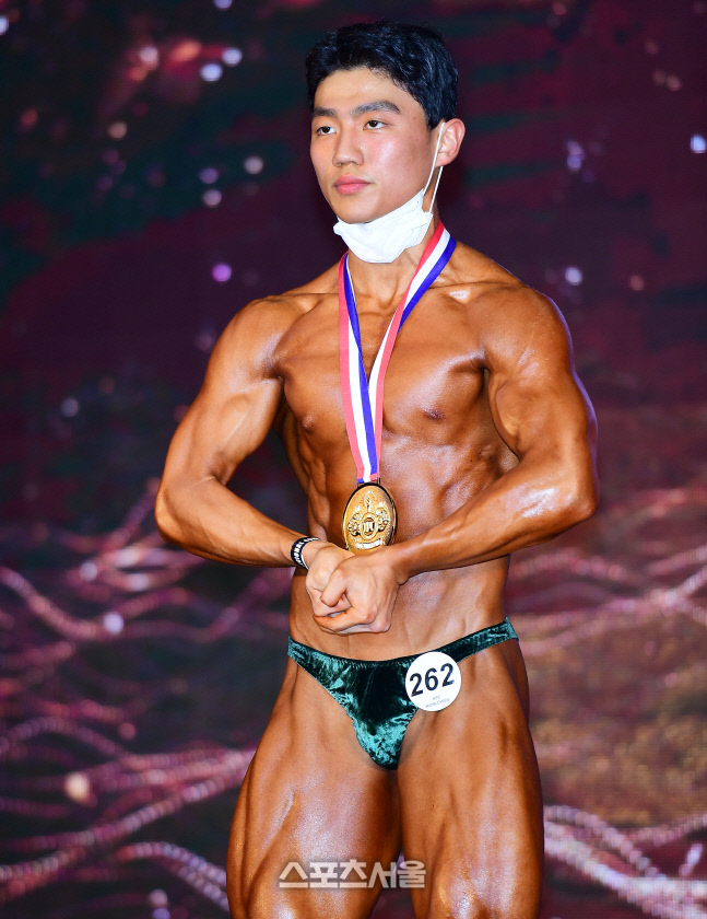 NPC 보디빌딩 트루노비스 1위 전범진, 신인의 패기를 보여줬죠[포토]