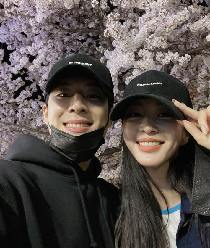 '10세연하와 열애' 한예슬에 '연상연하 잉꼬로드' 홍현희, 간미연도 축하[★SNS]