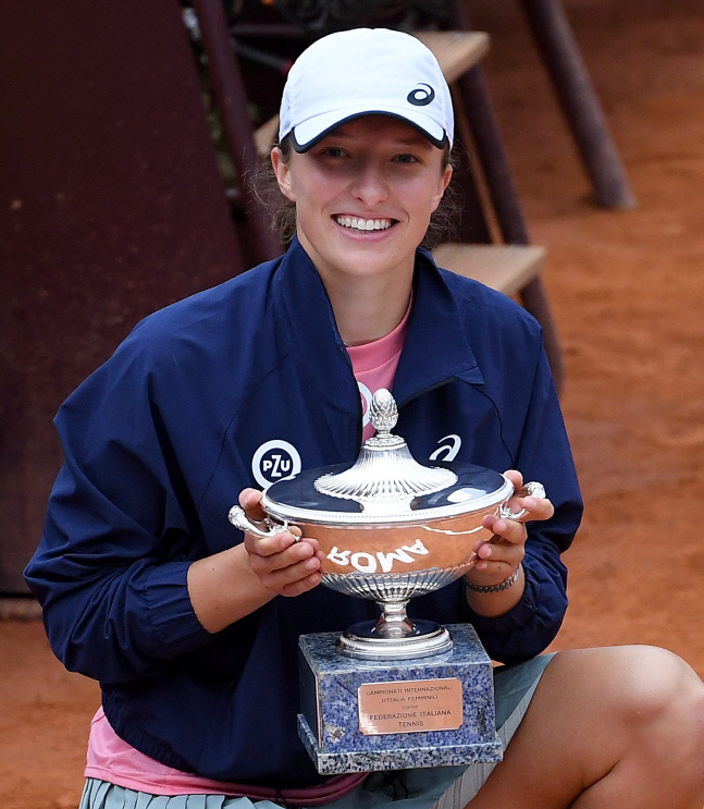 '육빵'(6-0) 두번 먹인 시비옹테크....46분 만에 우승트로피 [WTA]