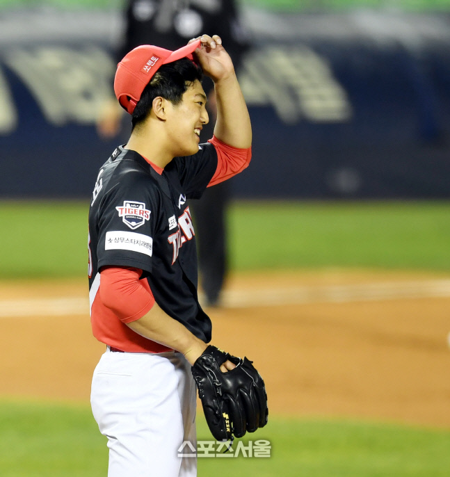 [포토] 이의리 \'홈런 허용 아쉬움\'