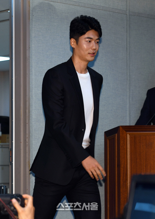 '농지법 위반 혐의' 기성용 父, 경찰 추가 소환 조사받아