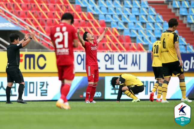 예측 불가, 8개팀 오밀조밀…K리그2 순위가 의미가 없다