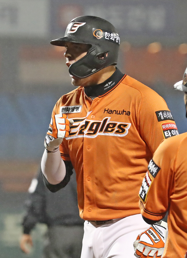 타격감 살아난 힐리, 덩달아 한화 순위도 UP